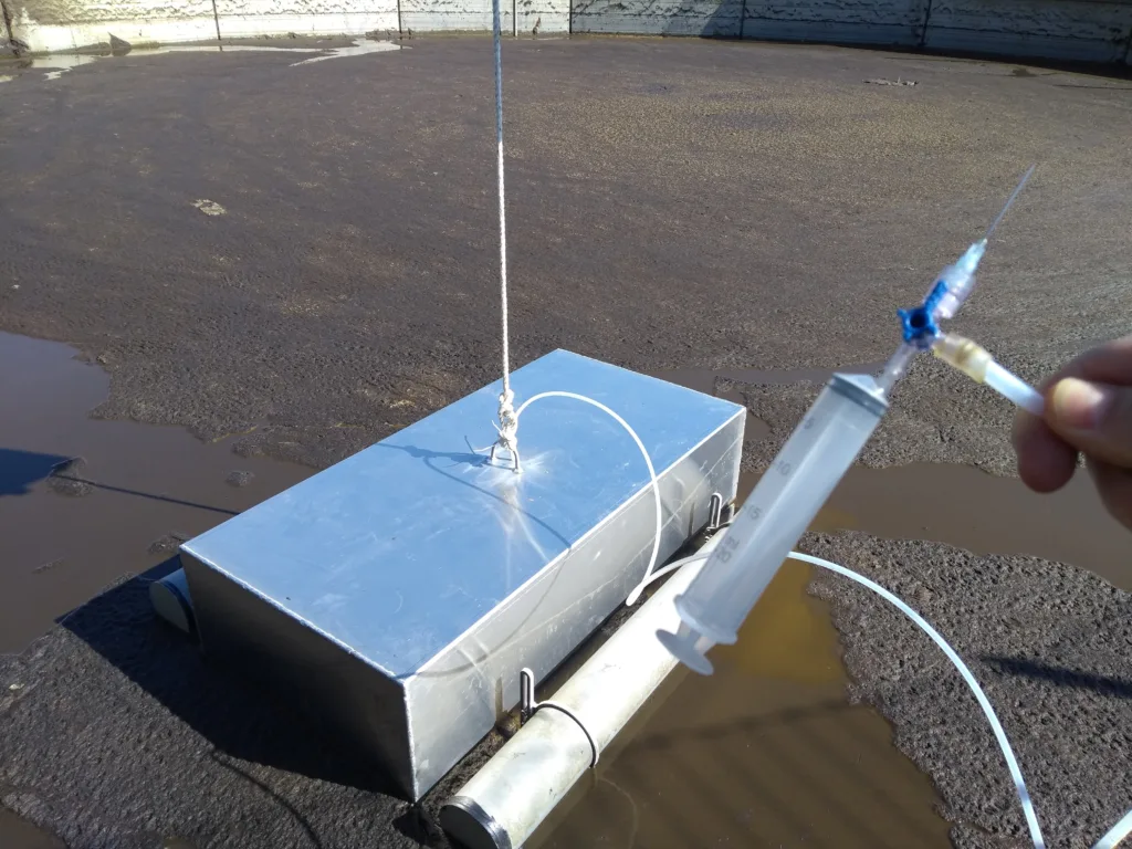 Utstyret Som Brukes For Å Ta Gassprøver Fra Gjødselkummer Utstyret som brukes for å ta gassprøver fra gjødselkummer. (Foto: Martha Ebbesvik)