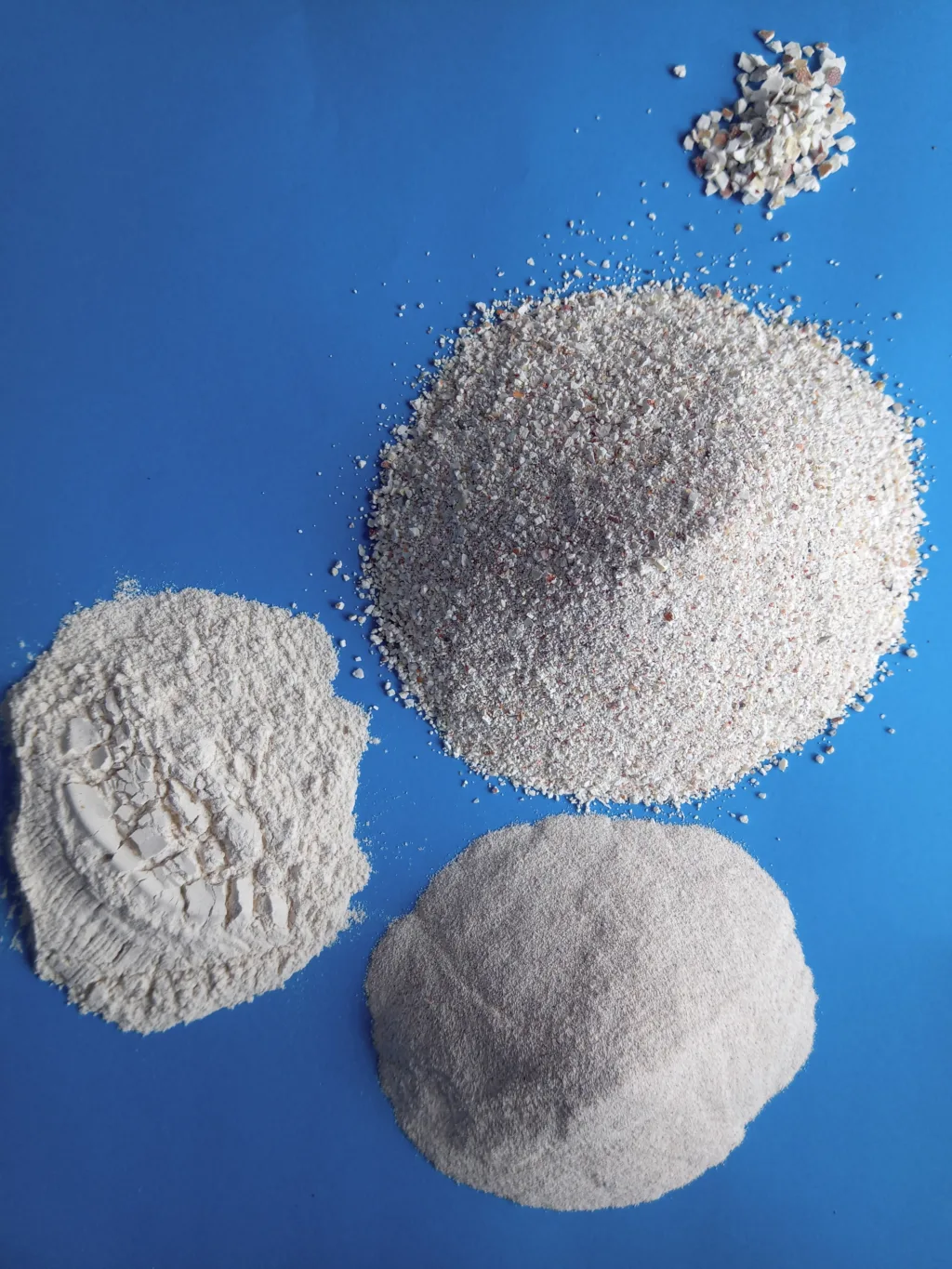 Krabbeskall artikkel Krabbeskall kan kvernes opp og siktes til mel. I prosjektet testes melet som kalkingsmiddel og planteforsterker og for mulig plantestyrkende effekt. (Foto: Sara Hansdotter)