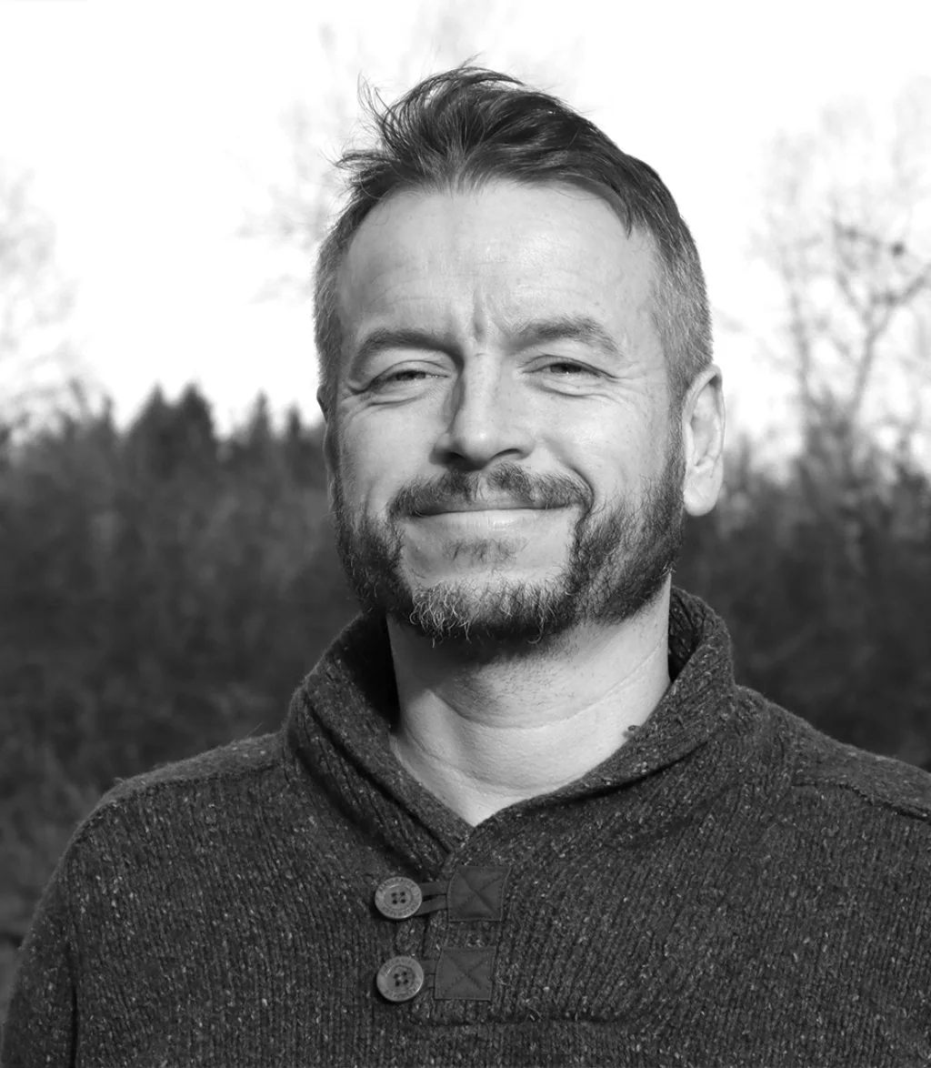 Ingvar portrett Ingvar Kvande er har ledet arbeidet med biogass ved NORSØK i en årrekke. Han har bakgrunn fra SINTEF, NTNU og NIBIO og har lang erfaring innen fornybar energi, ressursutnyttelse, prosessteknologi og systemløsninger. De siste 10 årene har han utviklet og driftet biogassanlegget på Tingvoll gard. Han har et bredt nettverk innen gårdsbasert biogassproduksjon i Norge. (Foto: Vegard Botterli)