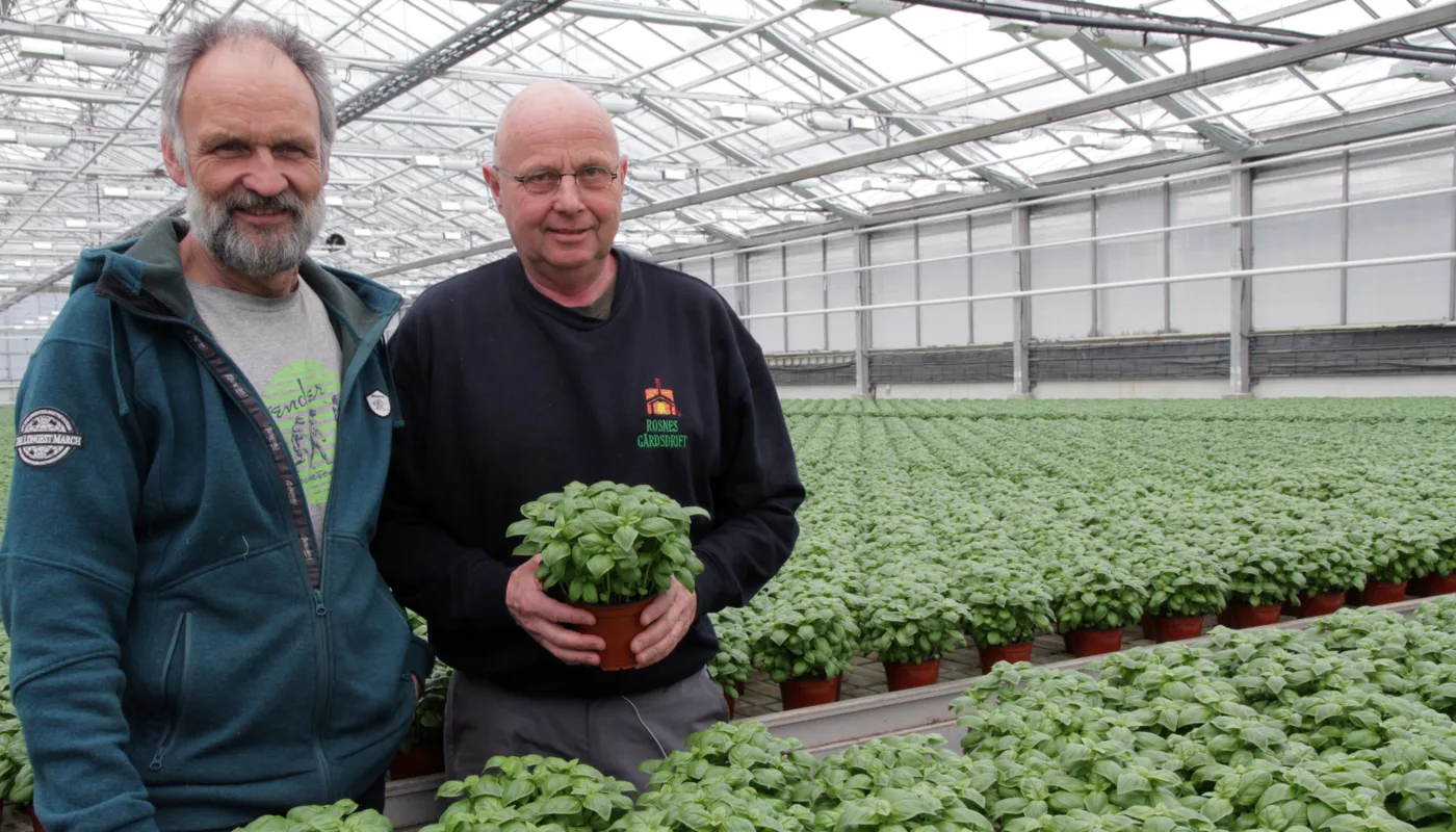 Teien Og Rosnes Hans Kristian Teien og Erik Rosnes i Sande i Vestfold samarbeider om jord og fôr. (Foto: Anita Land)