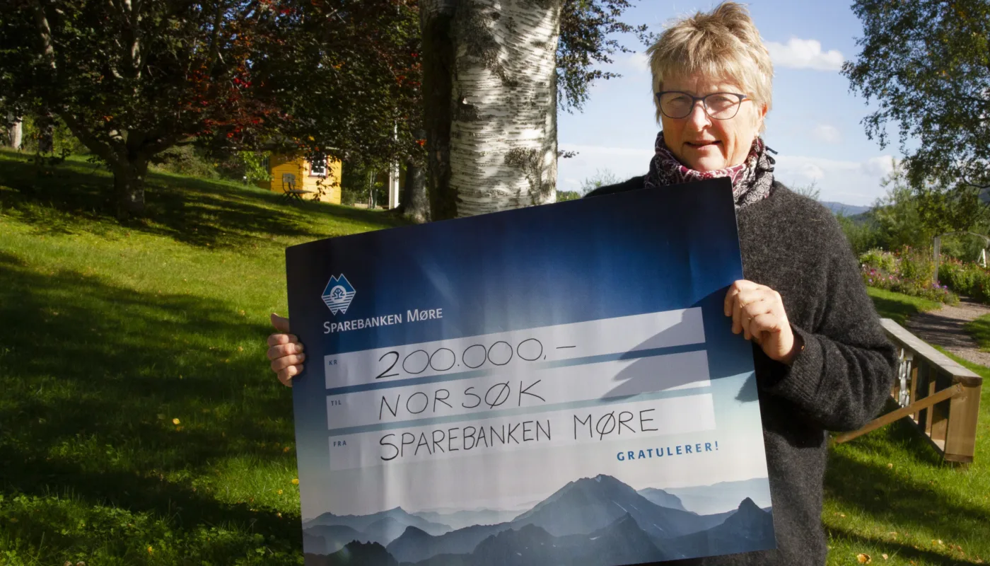 Turid Sparebanken Pengene fra Sparebanken Møre gir NORSØK mulighet til å satse mer på prosjekter om dyrevelferd (Foto: Anita Land)