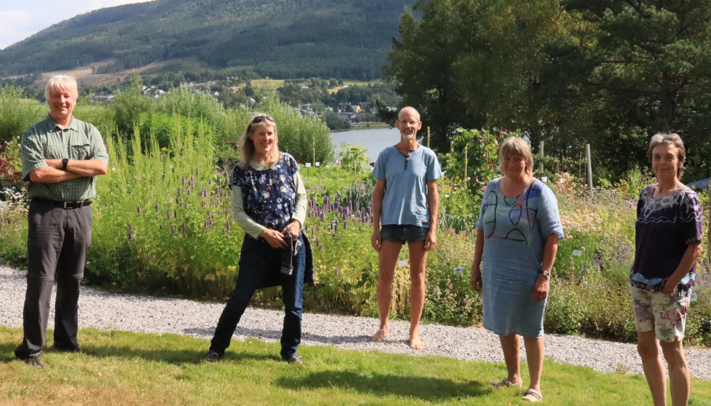 Gerold Rahmann Besøk Fra venstre: Gerold Rahmann. Klaudia Rahmann. Forsker Mattias Koesling, NIBIO. Forsker Anne-Kristin Løes og Kristin Sørheim, NORSØK. (Foto: Vegard Botterli)