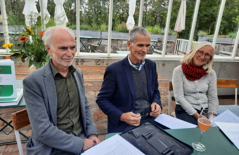 90 års historie om økologisk landbruk er kommet ut i bokform